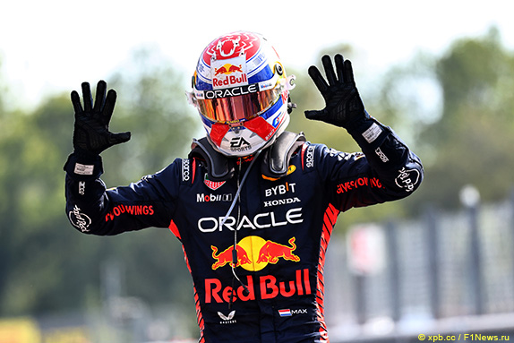 Макс Ферстаппен выиграл Гран При Италии, одержав 47-ю победу в карьере, 12-ю в сезоне и десятую подряд
