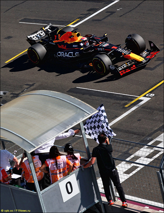 Макс Ферстаппен выиграл Гран При Венгрии, одержав девятую победу в сезоне и 44-ю в карьере